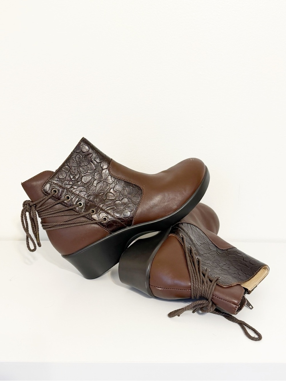 Alegria Brown Leather Embossed Lace-Up Wedge Booties Size 10 (41)